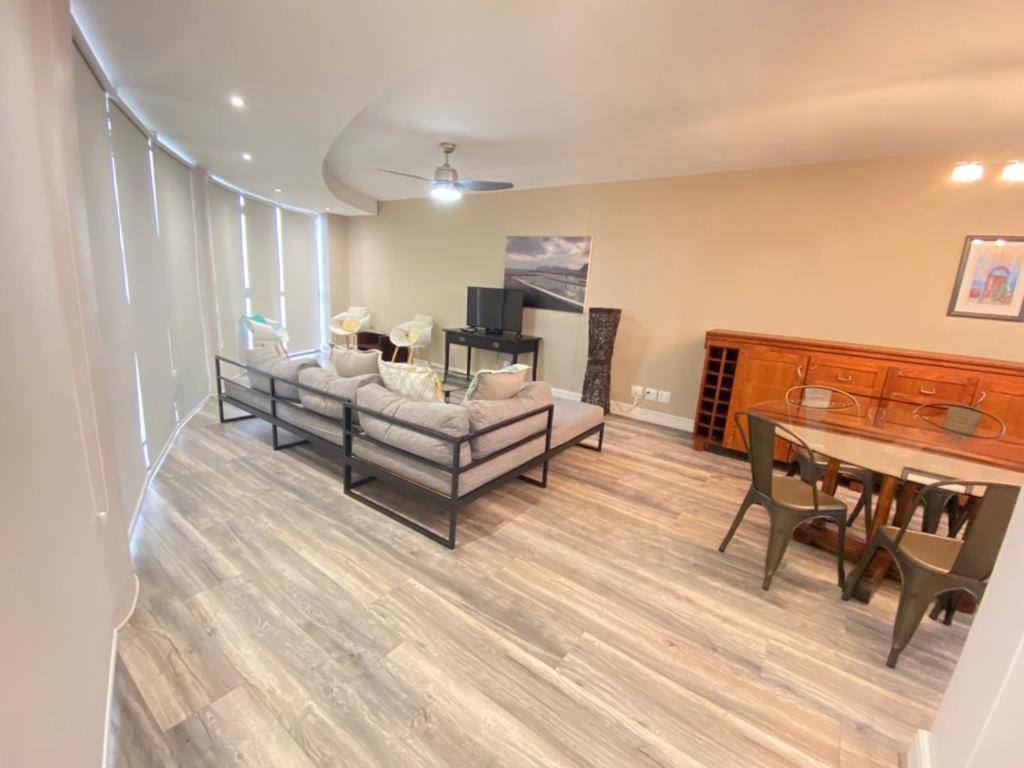 Loddey'S Self Catering Apartments - By Beach Collection Strand Eksteriør billede
