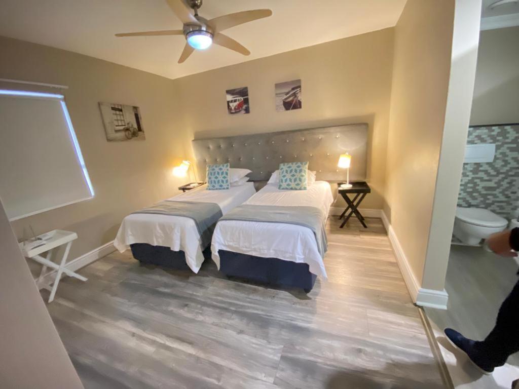 Loddey'S Self Catering Apartments - By Beach Collection Strand Eksteriør billede