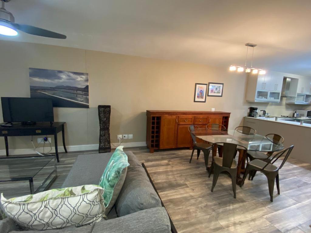 Loddey'S Self Catering Apartments - By Beach Collection Strand Eksteriør billede